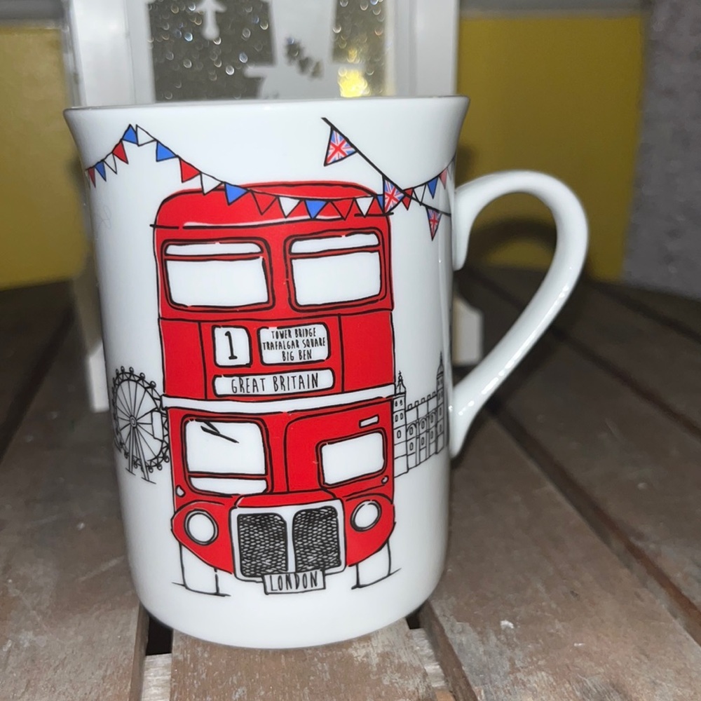 Great Britain Trafalgar sq tower bridge  Big Ben bus coffee cup tea cup @ Elgate